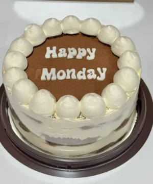 เค้กวันจันทร์ Happy Monday ขนมหวานสำหรับเริ่มสัปดาห์ใหม่.