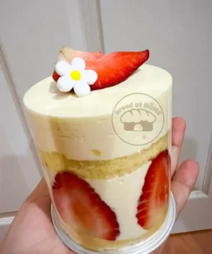 สตรอเบอร์รีช็อตเค้กมินิมอล