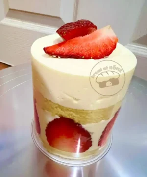 สตรอเบอรีช็อตเค้กคาเฟ่