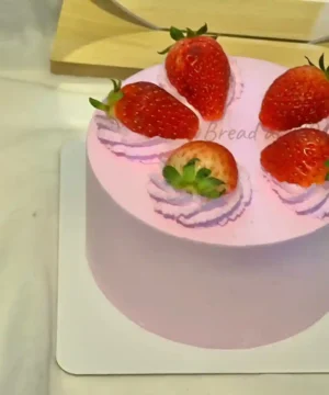 สตอเบอรี่ช็อตเค้กสีชมพูสวยๆ