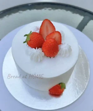 เค้กวันเกิดสตอเบอรี่ช็อตเค้ก 1/2 ปอนด์