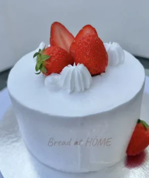 เค้กวันเกิดสวยๆสตอเบอรี่ช็อตเค้กครึ่งปอนด์