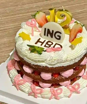 เค้กวันเกิดสตอเบอรี่ช็อตเค้กมินิมอล 1 ปอนด์