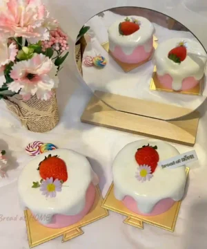 สตอเบอรี่ช็อตเค้กสีชมพู มินิมอล