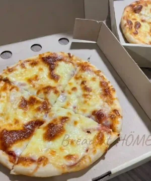 พิซซ่าหนานุ่มหน้าแฮมและชีส