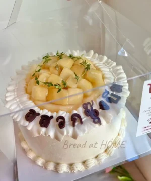 เค้กลูกพีชครีมสดวันเกิดพร้อมกล่องใส