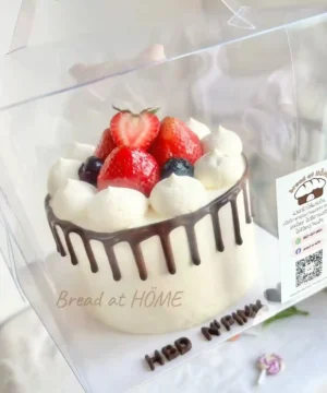 เค้กสตอเบอรี่ช็อตเค้กวันเกิด 1/2 ปอนด์ พร้อมกล่อง