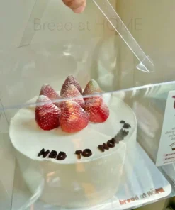 สตอเบอรี่ช็อตเค้กมินิมอล 1 ปอนด์ พร้อมกล่องใส