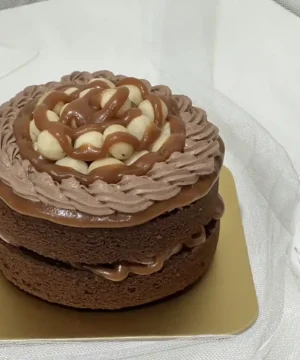 เค้กช็อกโกแลตคาราเมลแมคคาเดเมียครึ่งปอนด์