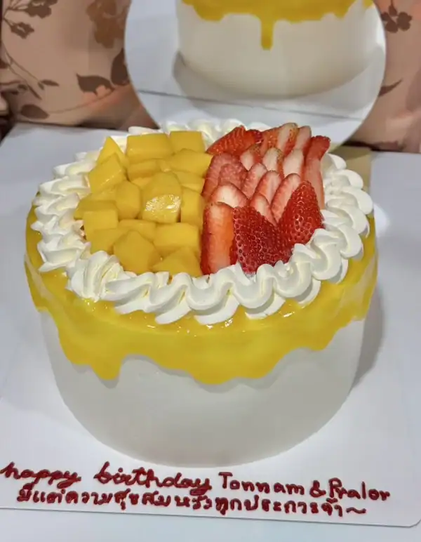 เค้กมะม่วงสตอเบอรี่ 2 ปอนด์