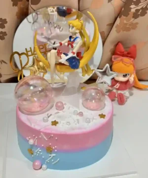 เค้กเซเลอร์มูน 1 ปอนด์ สวยงามและน่าทาน เหมาะสำหรับโอกาสพิเศษและเป็นของขวัญสุดน่ารักสำหรับแฟนคลับการ์ตูนเซเลอร์มูน.