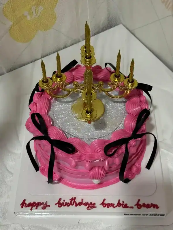 เค้กเชิงเทียนวันเกิดสีชมพู 1 ปอนด์