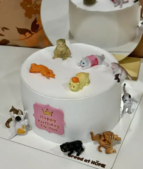 เค้กรูปแมวมินิมอล 1 ปอนด์