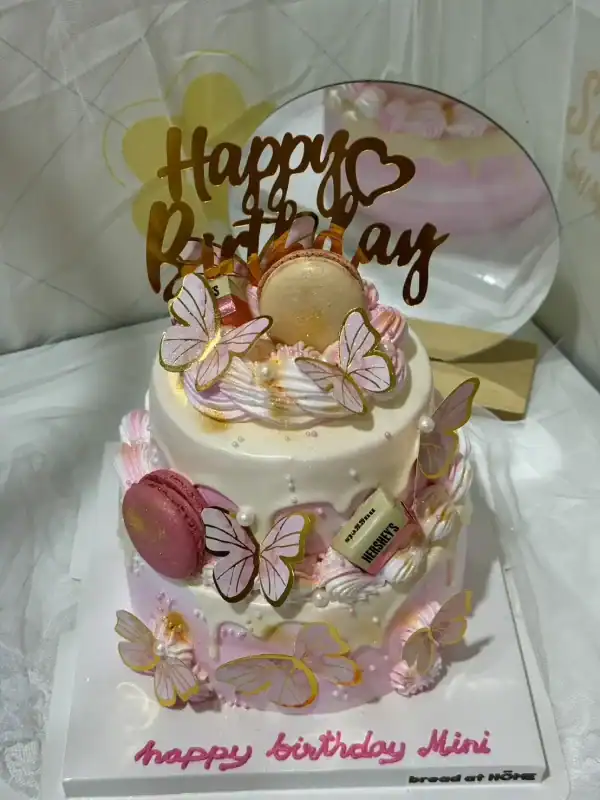 เค้กผีเสื้อ 2 ชั้น 1 ปอนด์ครึ่ง