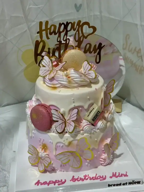 เค้กผีเสื้อบินได้ 2 ชั้น