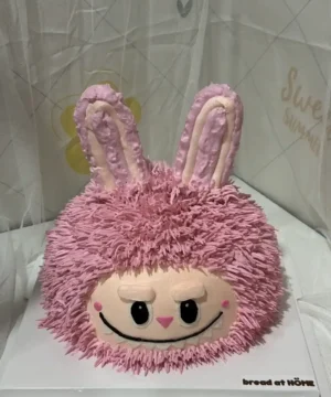 เค้กลาบูบู้สีชมพู 2p