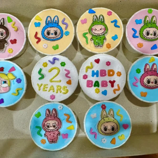 คัพเค้กวันเกิดลาบูบู้ 1 กล่อง