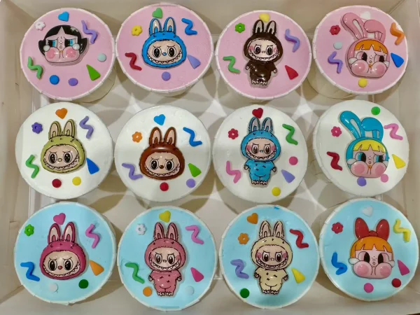 คัพเค้กวันเกิดลาบูบู้ 12 ชิ้น