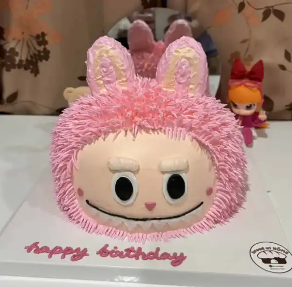 เค้กลาบูบู้สีชมพู 2 ปอนด์