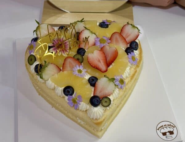 เค้กสัปปะรดรูปหัวใจ 3 ปอนด์