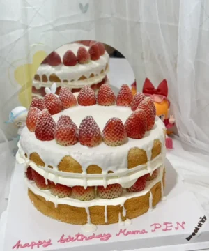 ไวท์ช็อกโกแลตสตอเบอรี่ช็อตเค้ก 3 pound