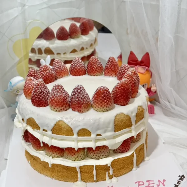 ไวท์ช็อกโกแลตสตอเบอรี่ช็อตเค้ก 3 pound