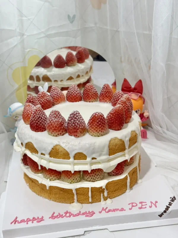 ไวท์ช็อกโกแลตสตอเบอรี่ช็อตเค้ก 3 pound