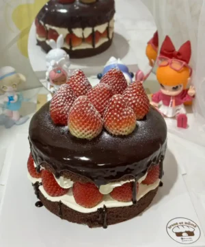 ช็อกโกแลตสตรอว์เบอร์รี่ชอร์ทเค้กวันเกิด