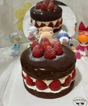 ช็อกโกแลตสตอเบอรี่ช็อตเค้กวันเกิด 1 ปอนด์