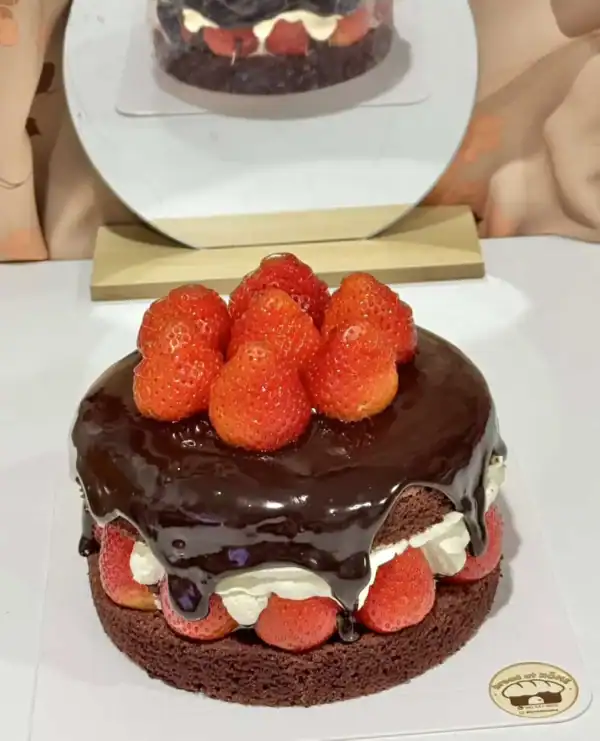 ช็อกโกแลตสตอเบอรี่ช็อตเค้ก พรีเมี่ยมหวานละมุน รสชาติลงตัว - Image 3