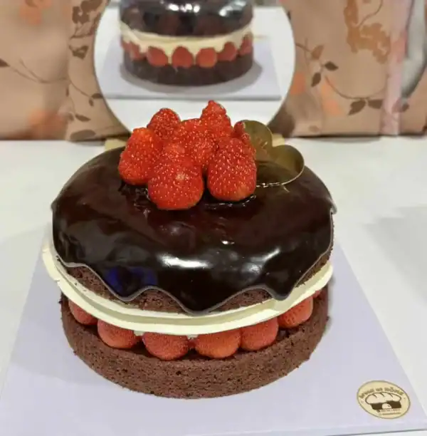 ช็อกโกแลตสตอเบอรี่ช็อตเค้ก พรีเมี่ยมหวานละมุน รสชาติลงตัว - Image 3