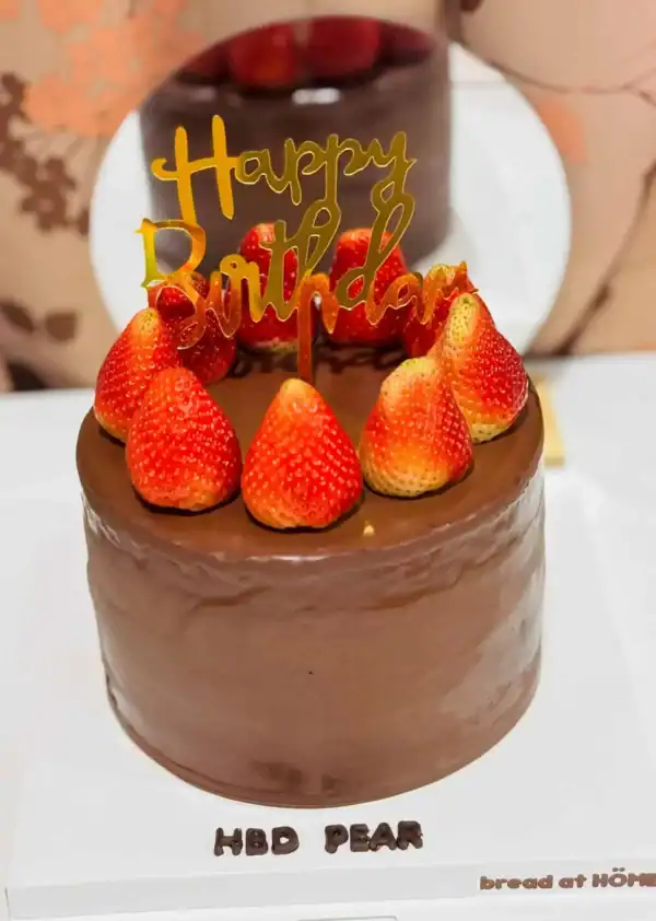 เค้กช็อกโกแลตกานาชสตรอว์เบอร์รี่ 1.5 ปอนด์