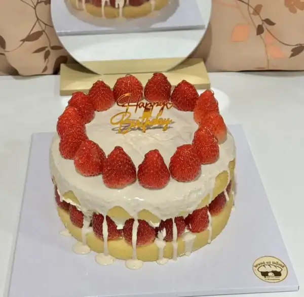 ไวท์ช็อกโกแลตสตอเบอรี่ชอร์ตเค้ก ความหวานละมุนที่ห้ามพลาด - Image 2