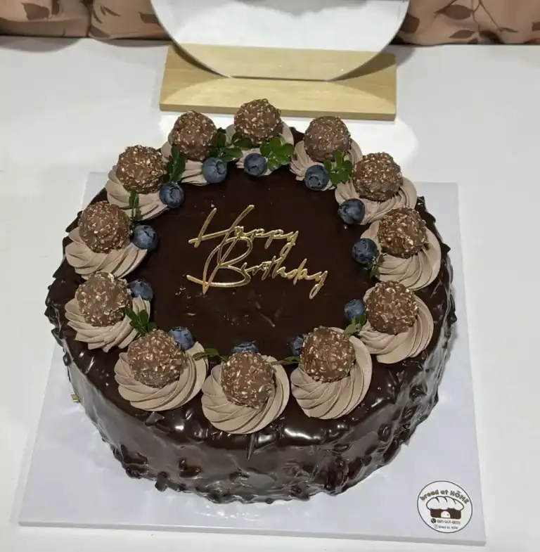 เค้กดับเบิ้ลช็อกโกแลตพรีเมียม ช็อกเข้มข้นผสมอัลมอนด์เต็มรสชาติ - Image 3