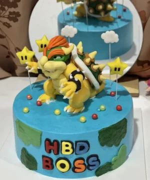 เค้กฟองดองน้ำตาลปั้น 3 มิติ สวยงามและหรูหราพร้อมตัวการ์ตูนมาริโอ้สุดน่ารักบนเค้กสีฟ้า สำหรับงานฉลองวันเกิดหรือโอกาสพิเศษที่ต้องการความสร้างสรรค์และความสนุกสนาน.