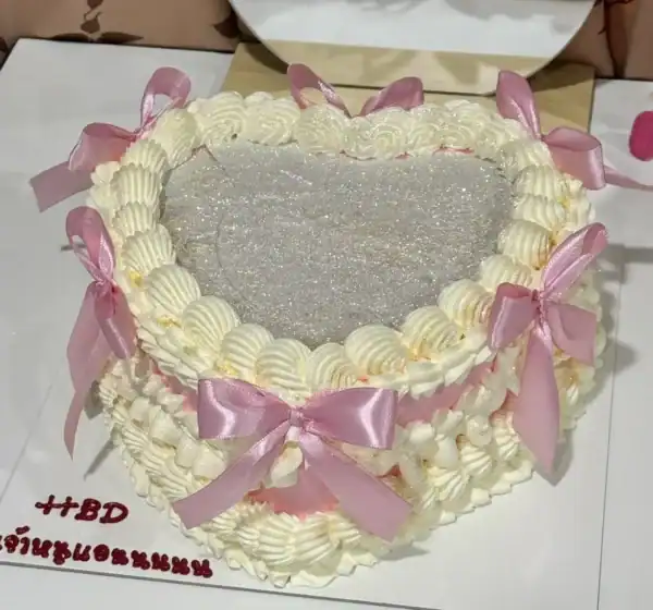 เค้กกลิตเตอร์รูปหัวใจ