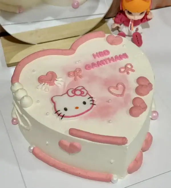 คิตตี้เค้กรูปหัวใจ