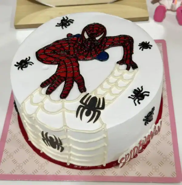 เค้กสไปเดอร์แมน 1 ปอนด์