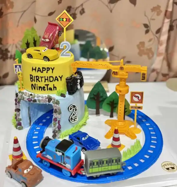 เค้กรถไฟโทมัสรอดอุโมงค์
