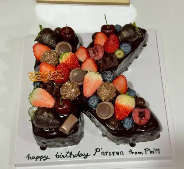 เค้กตัวอักษร ความหมายดี ดีไซน์เก๋ ไอเดียใหม่ทำเป็นชื่อเจ้าของวันเกิด - Image 9