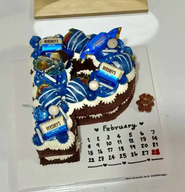 อัลตร้าสวยงามด้วยธีมสีฟ้าขาวและช็อกโกแลต.