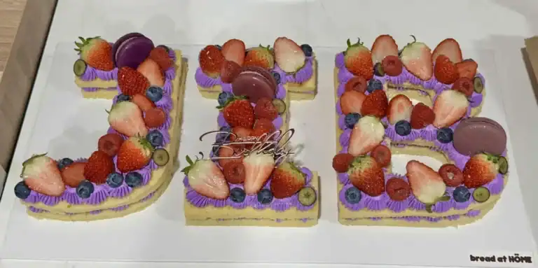 เค้กตัวอักษร ความหมายดี ดีไซน์เก๋ ไอเดียใหม่ทำเป็นชื่อเจ้าของวันเกิด - Image 7