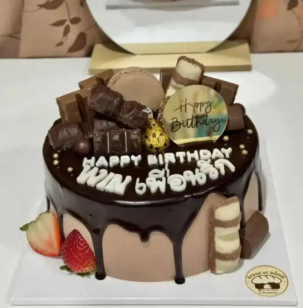 🍫 ย้อนวัยสู่ความสุขที่คุ้นเคย: "เค้กช็อกโกแลตธรรมดา" ที่ไม่ธรรมดาเลยสักนิด - Image 7