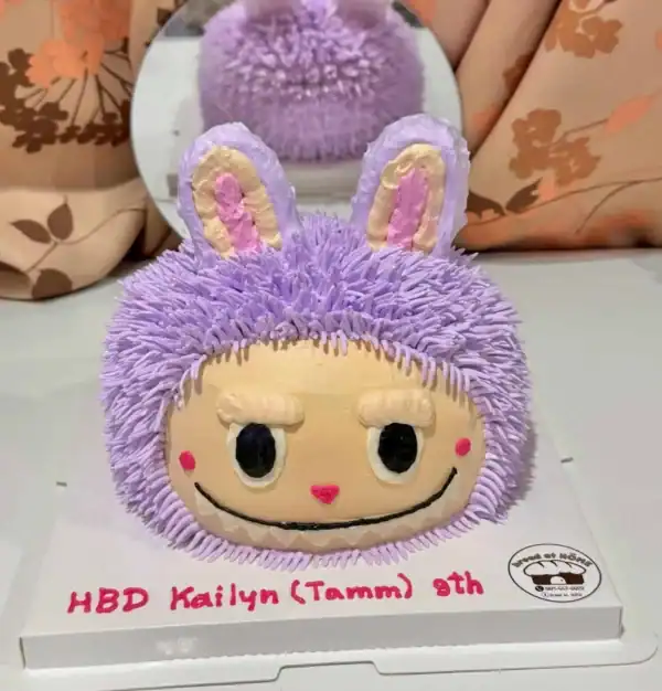 อัลตร้าสวยงาม เค้กดีไซน์น่ารักในธีมกระต่ายสีม่วง พร้อมรสชาติพรีเมียม เหมาะสำหรับฉลองวันพิเศษและสร้างความประทับใจให้ทุกคน.