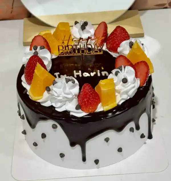 🍫 ย้อนวัยสู่ความสุขที่คุ้นเคย: "เค้กช็อกโกแลตธรรมดา" ที่ไม่ธรรมดาเลยสักนิด - Image 5