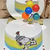 ขนมเค้กวันเกิด Snoopy กับลูกโป่งสีสันสดใสสำหรับงานเลี้ยงวันเกิด, สร้างบรรยากาศสนุกสนานและเปลี่ยนแปลงในงานฉลองที่บ้าน, สัญลักษณ์แห่งความสุขและความสนุกในโอกาสพิเศษ.
