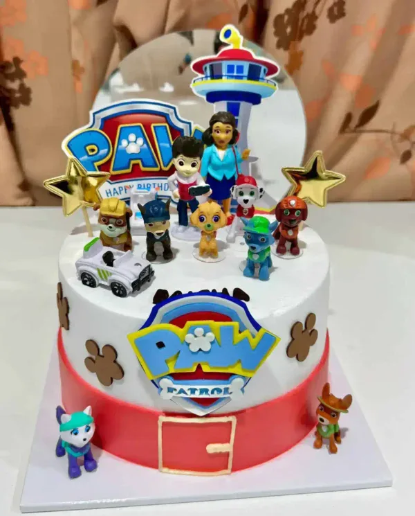 เค้กโมเดลการ์ตูนพาวด์ ปาร์ค พร้อมตัวละครน่ารักและฉากจากการ์ตูน สำหรับตกแต่งงานวันเกิดเด็ก เพิ่มความสนุกและความน่ารักให้ปาร์ตี้.