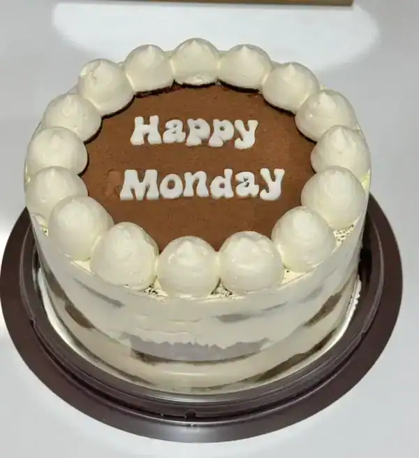 เค้กวันจันทร์ Happy Monday ขนมหวานสำหรับเริ่มสัปดาห์ใหม่.