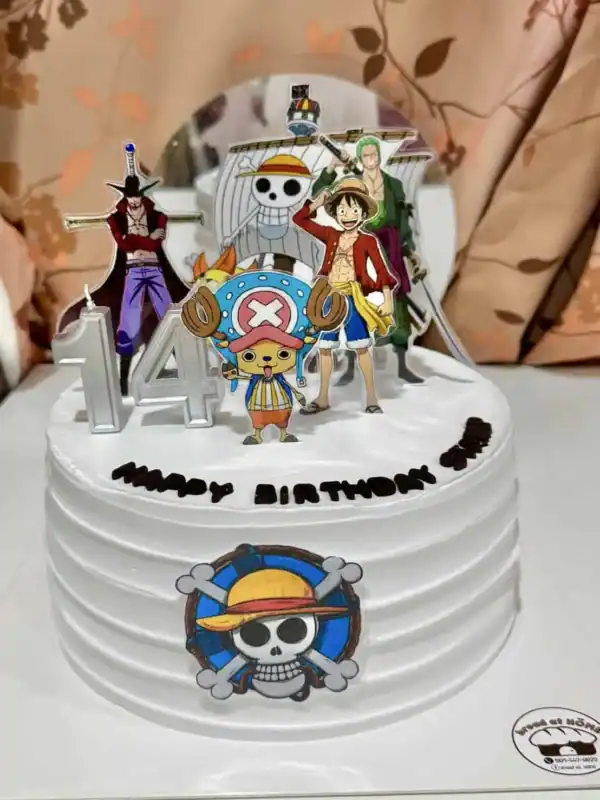 เค้กวันเกิดวันพีช พร้อมตัวละครจากอนิเมะ One Piece สำหรับฉลองวันเกิดในธีมการ์ตูนสุดน่ารักและสนุกสนาน.